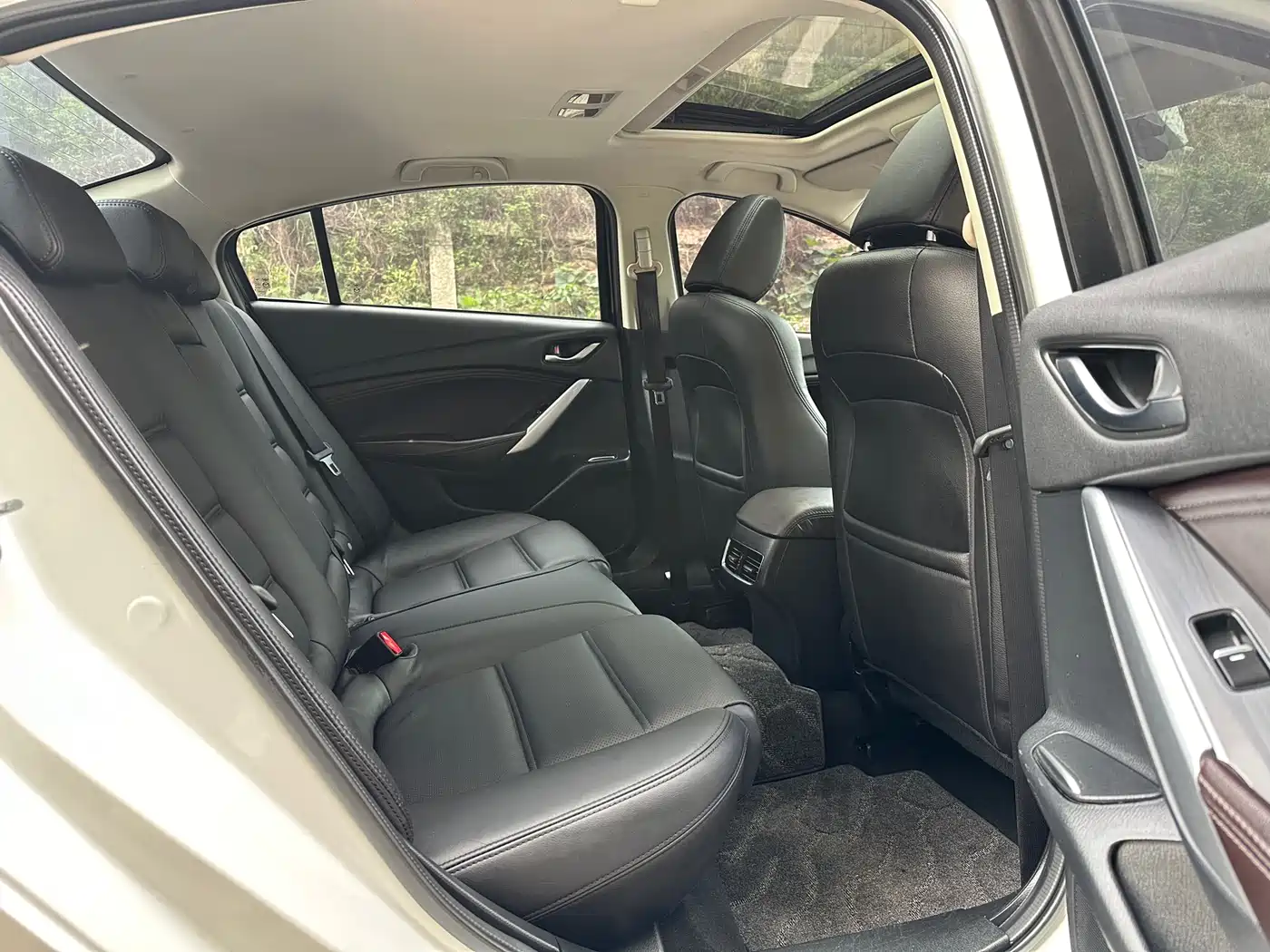 Mazda Atenza 2017 2.5L Skyactiv-G Premium фото 11