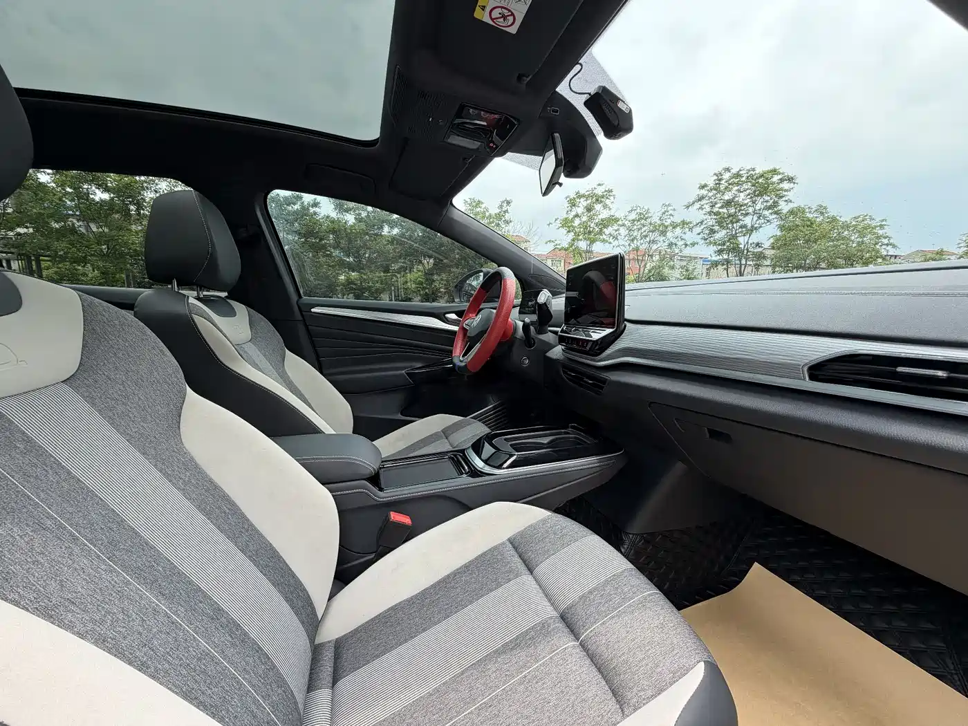 Volkswagen ID.4 CROZZ 2022 Model Year Pure Enjoyment Limited Edition фото 8