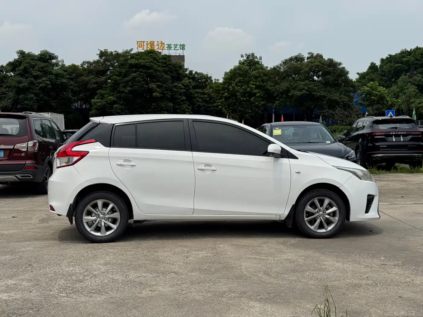 Toyota YARiS L Zhi Xuan 2015 1.5E Auto Charming Edition фото 13