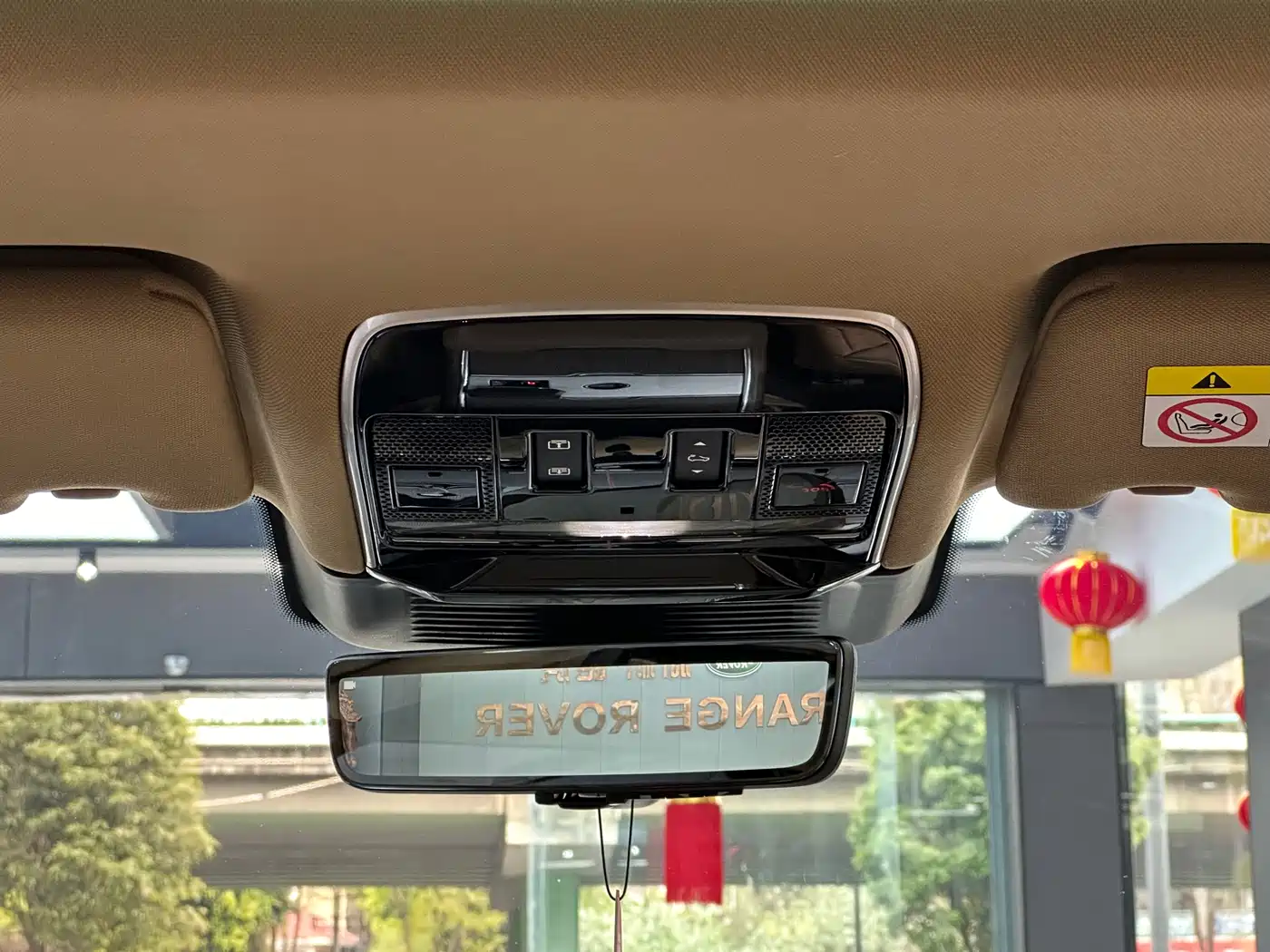 Land Rover Range Rover 2024 3.0 L6 400PS Golden Age Extended 7-Seater фото 8