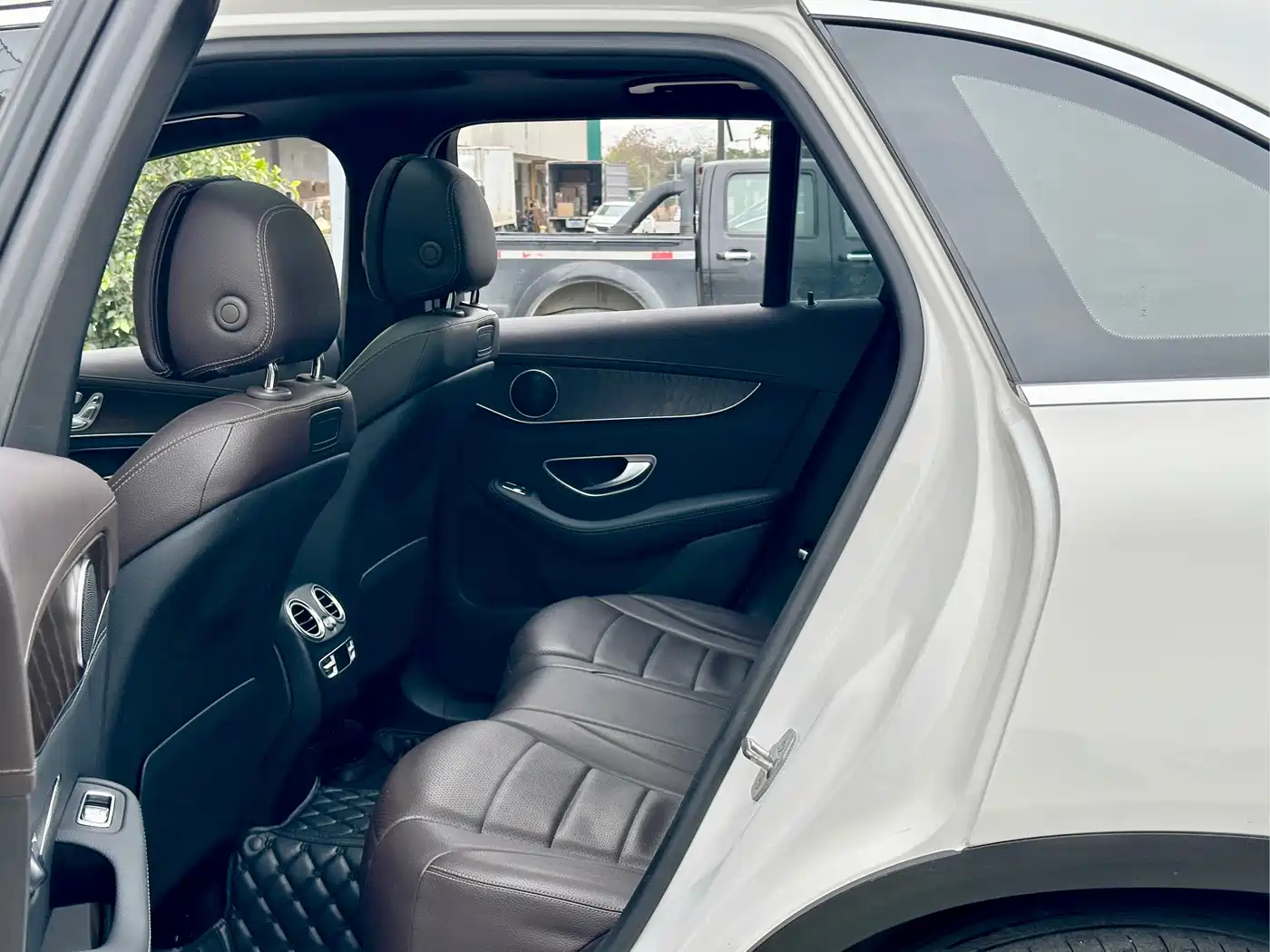 Mercedes-Benz GLC 2017 GLC 300 4MATIC Dynamic фото 8