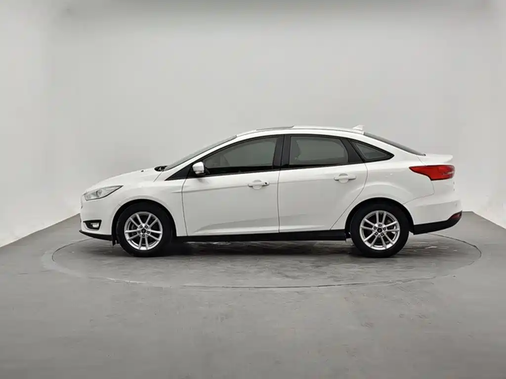 Фото 2 - Ford Focus