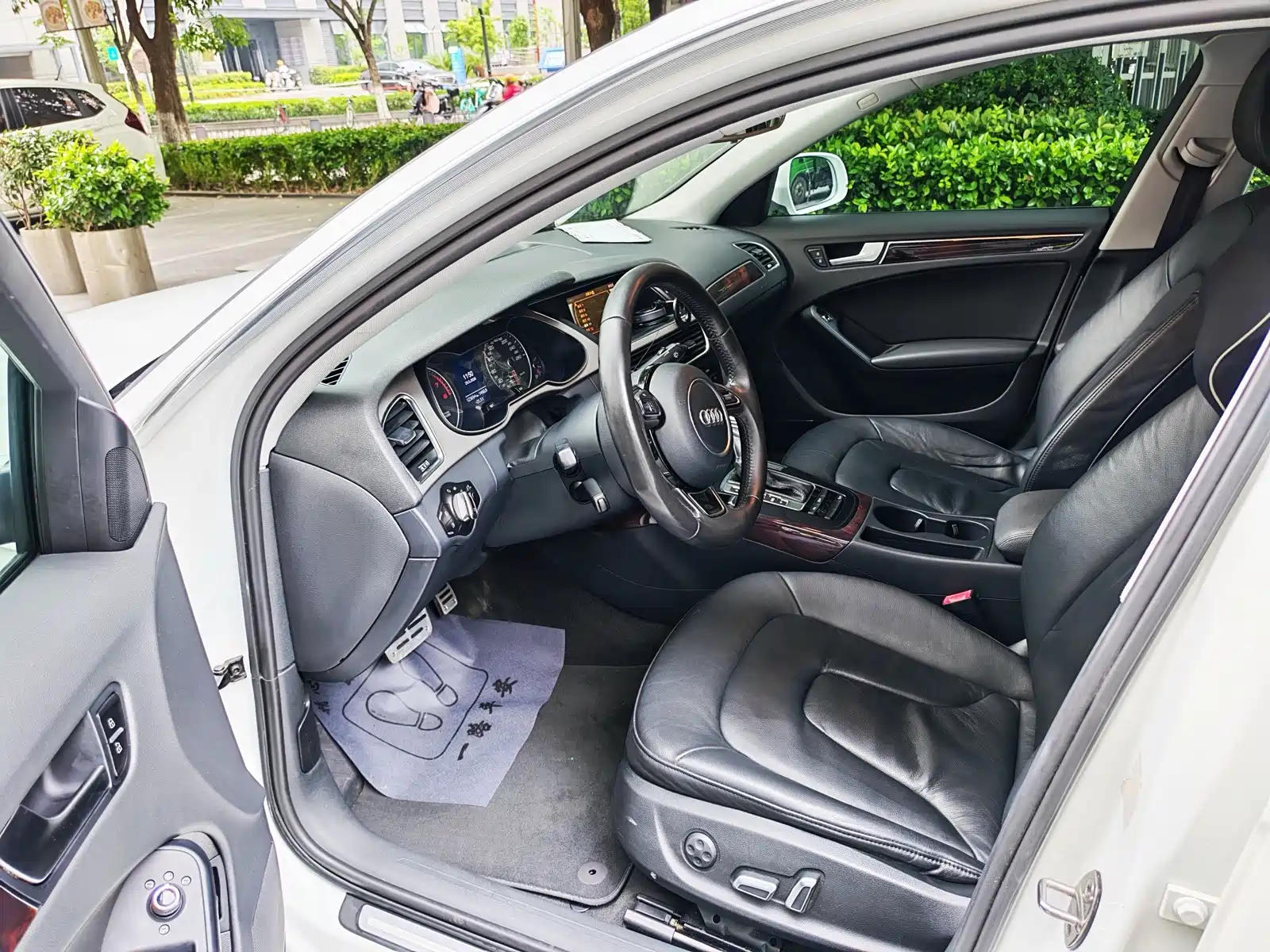 Фото 10 - Audi A4L