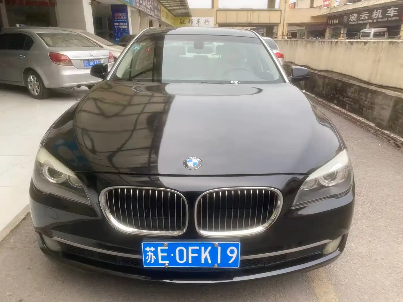 BMW 7 Series 2009 740Li Luxury фото 2