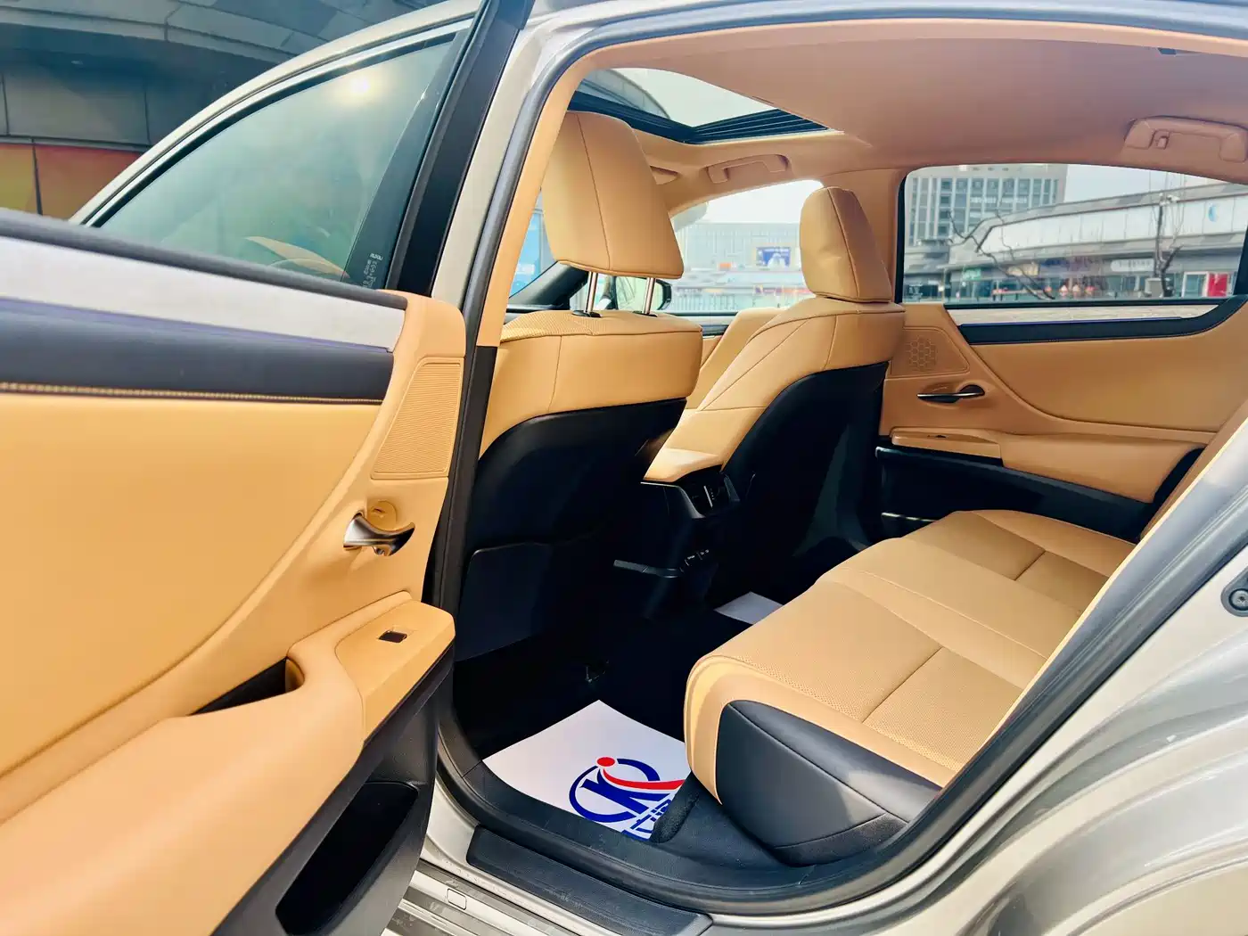 Lexus ES 2025 200 Ultimate Edition фото 8