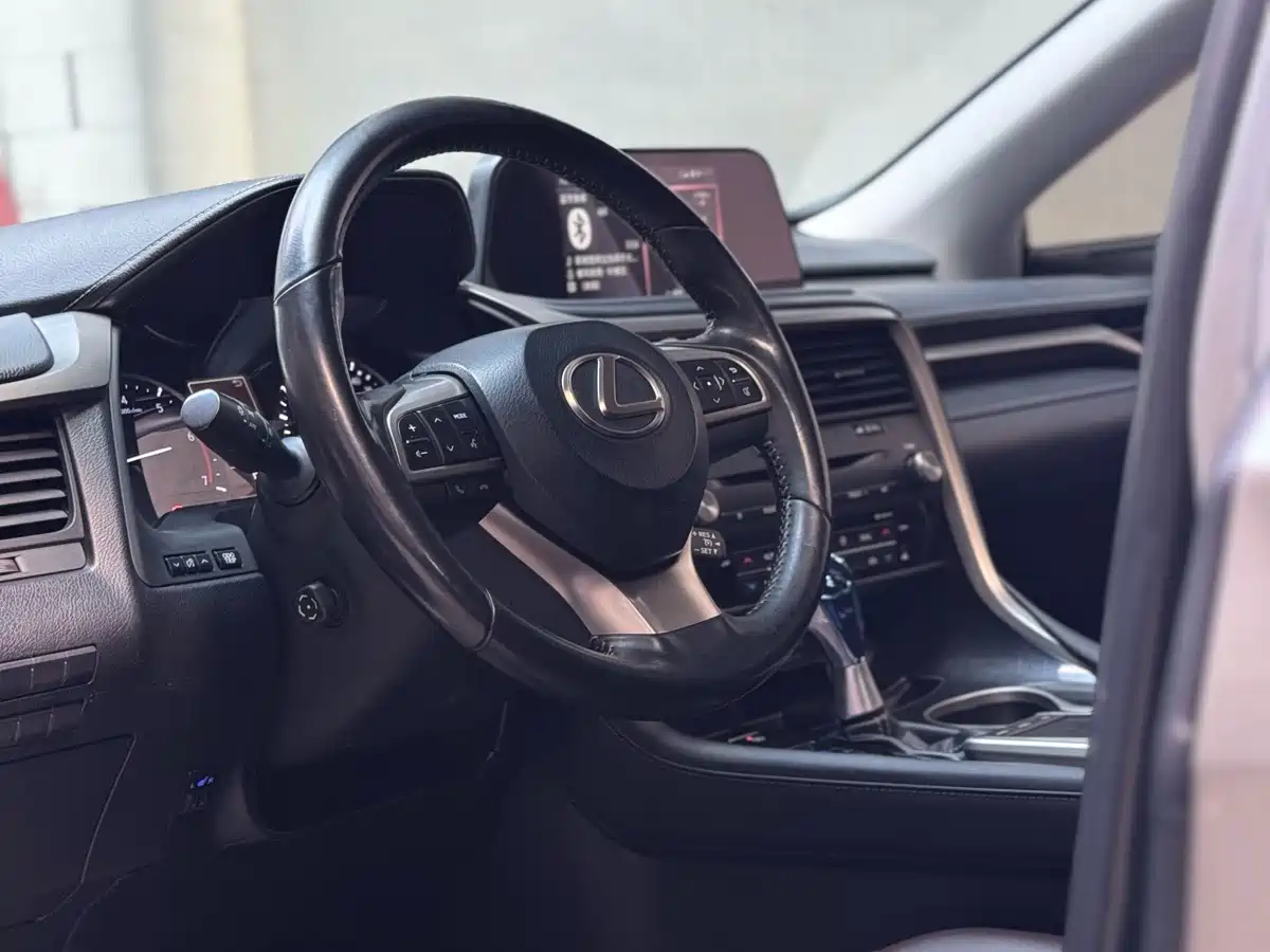 Photo 6 - Lexus RX