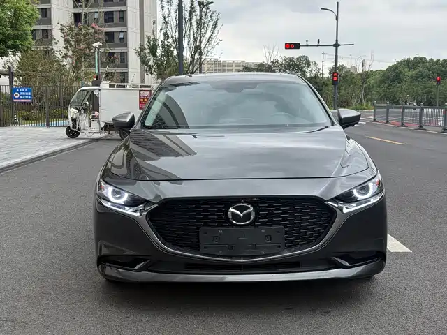 Mazda Mazda3 Axela 2021 2.0L Automatic Quality Elegance — фото 2