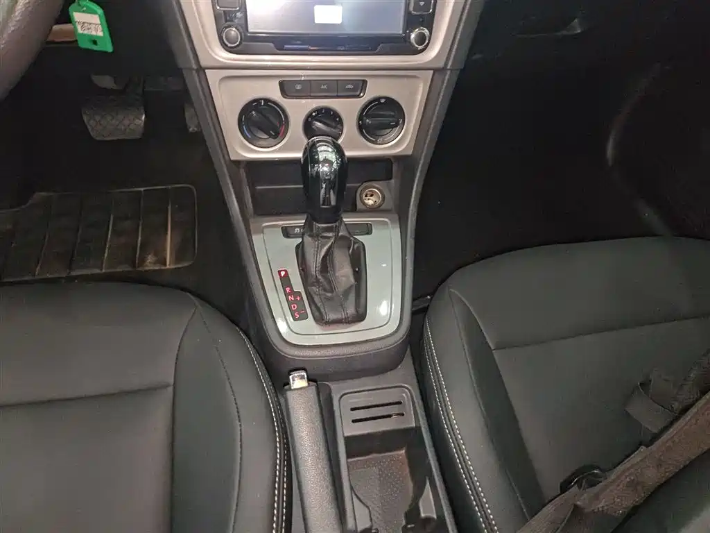 Volkswagen Lavida 2013 Facelift Classic 1.6L Automatic Trend фото 14