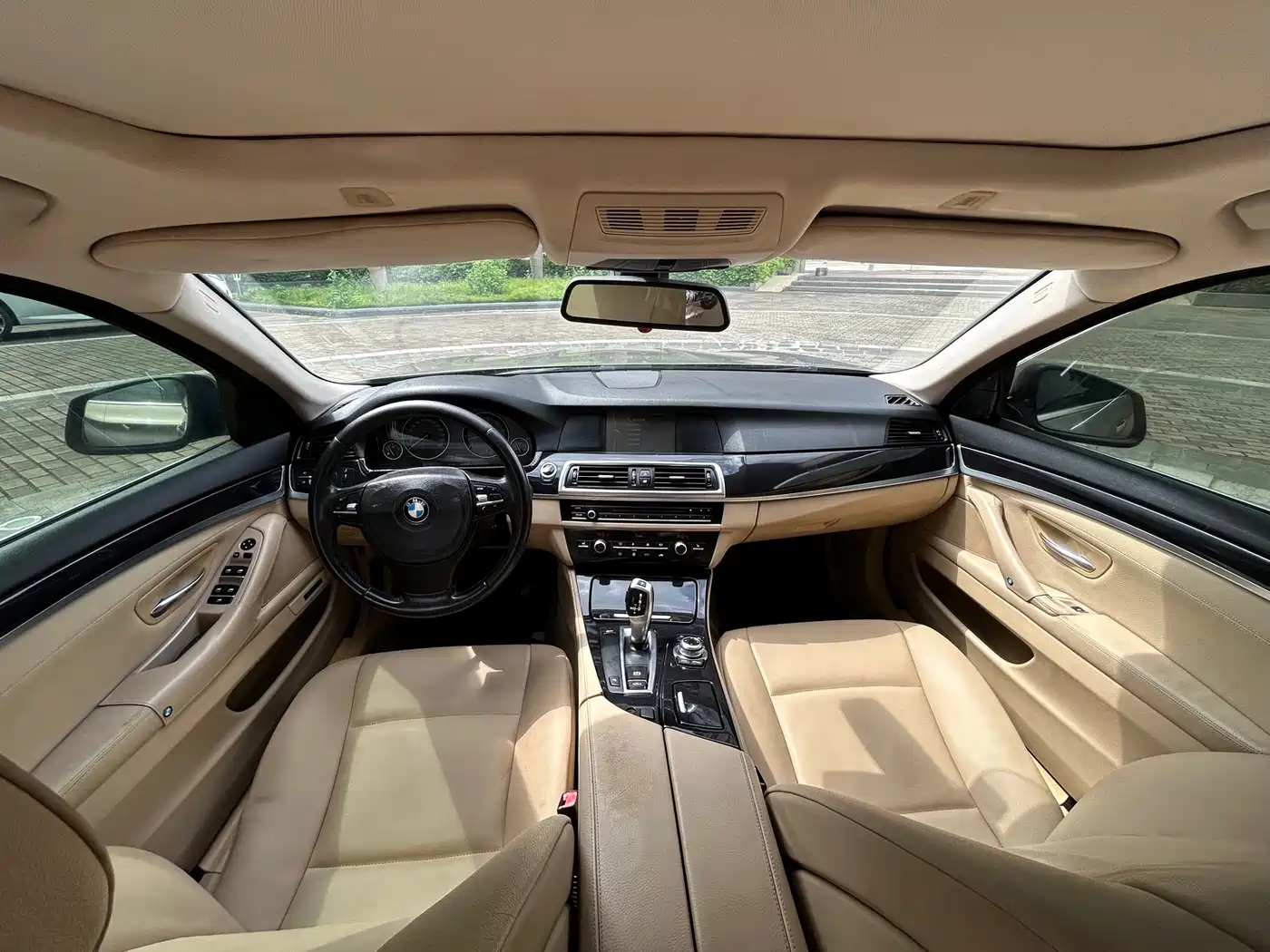 BMW 5 Series 2011 523Li Leading фото 3