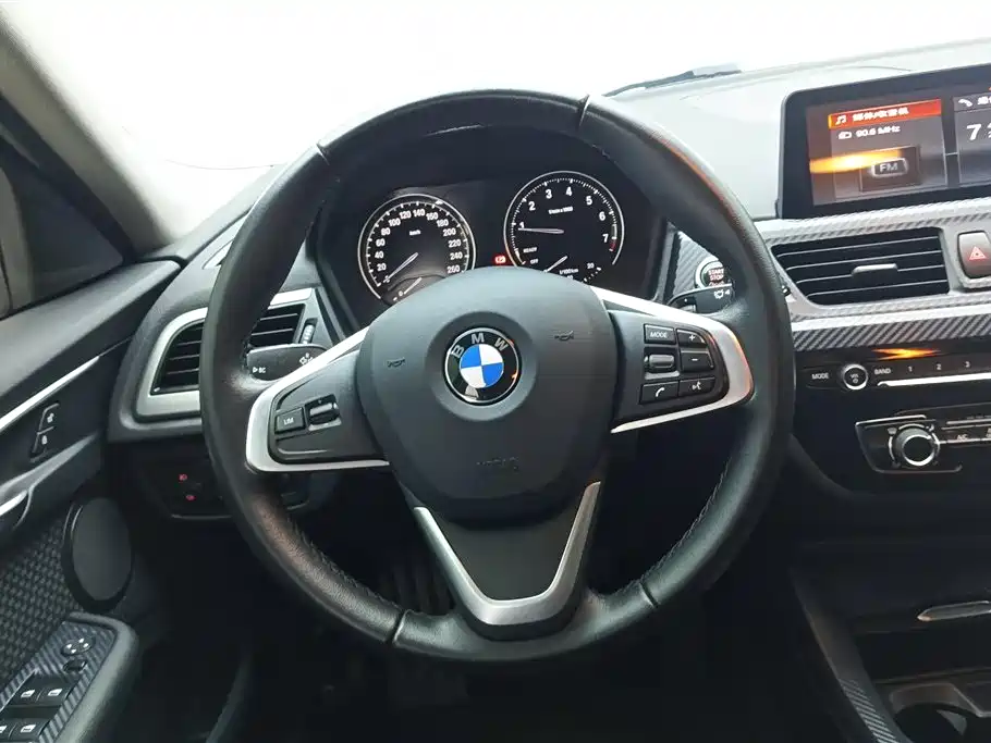BMW 1 Series 2018 118i Fashion Edition фото 14