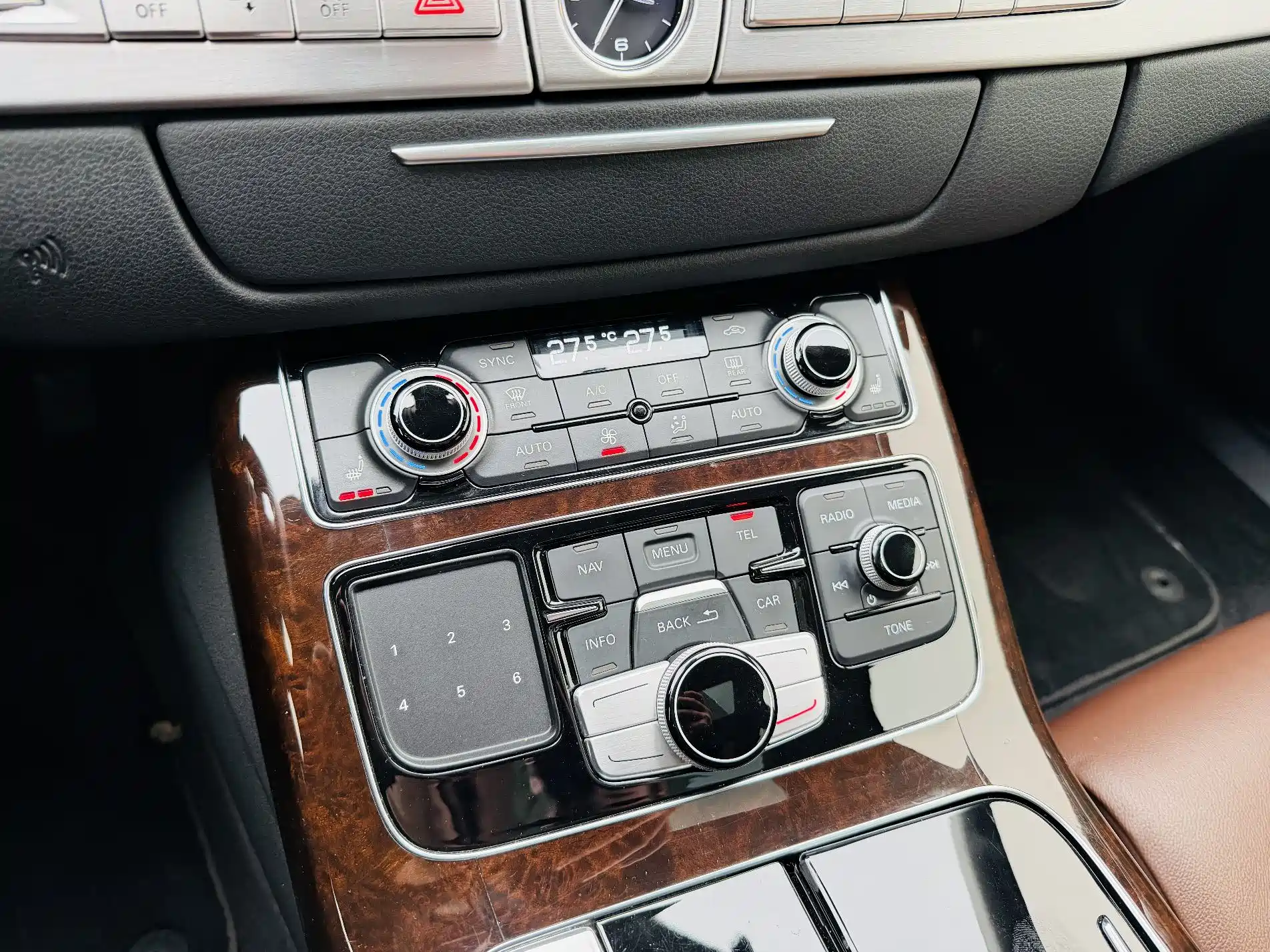 Фото 15 - Audi A8