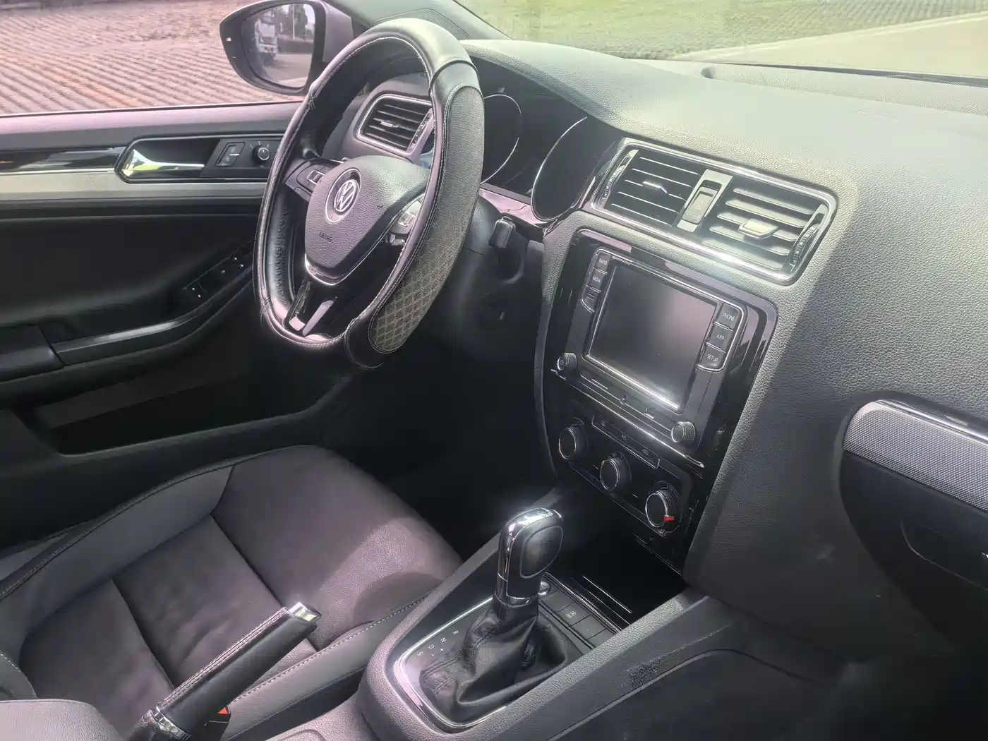 Volkswagen Sagitar 2018 280TSI DSG Spark Edition фото 12