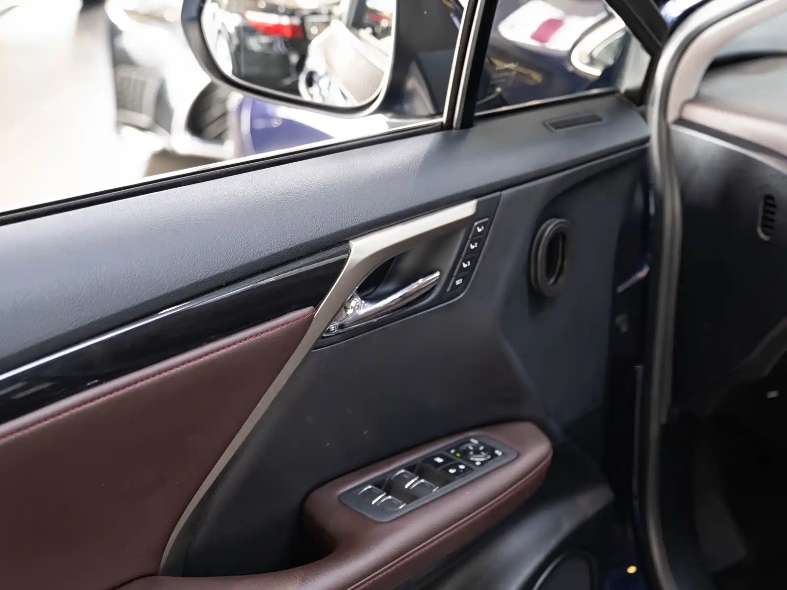 Фото 20 - Lexus RX