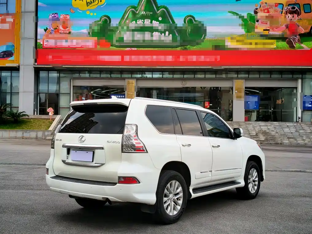 Photo 6 - Lexus GX