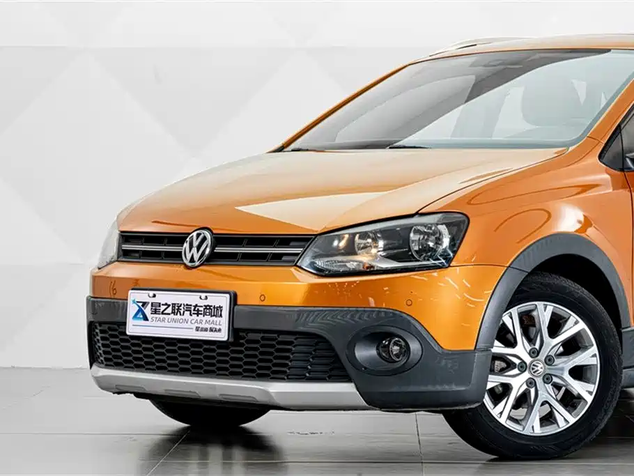 Volkswagen Polo 2016 1.6L Cross Polo Automatic фото 3