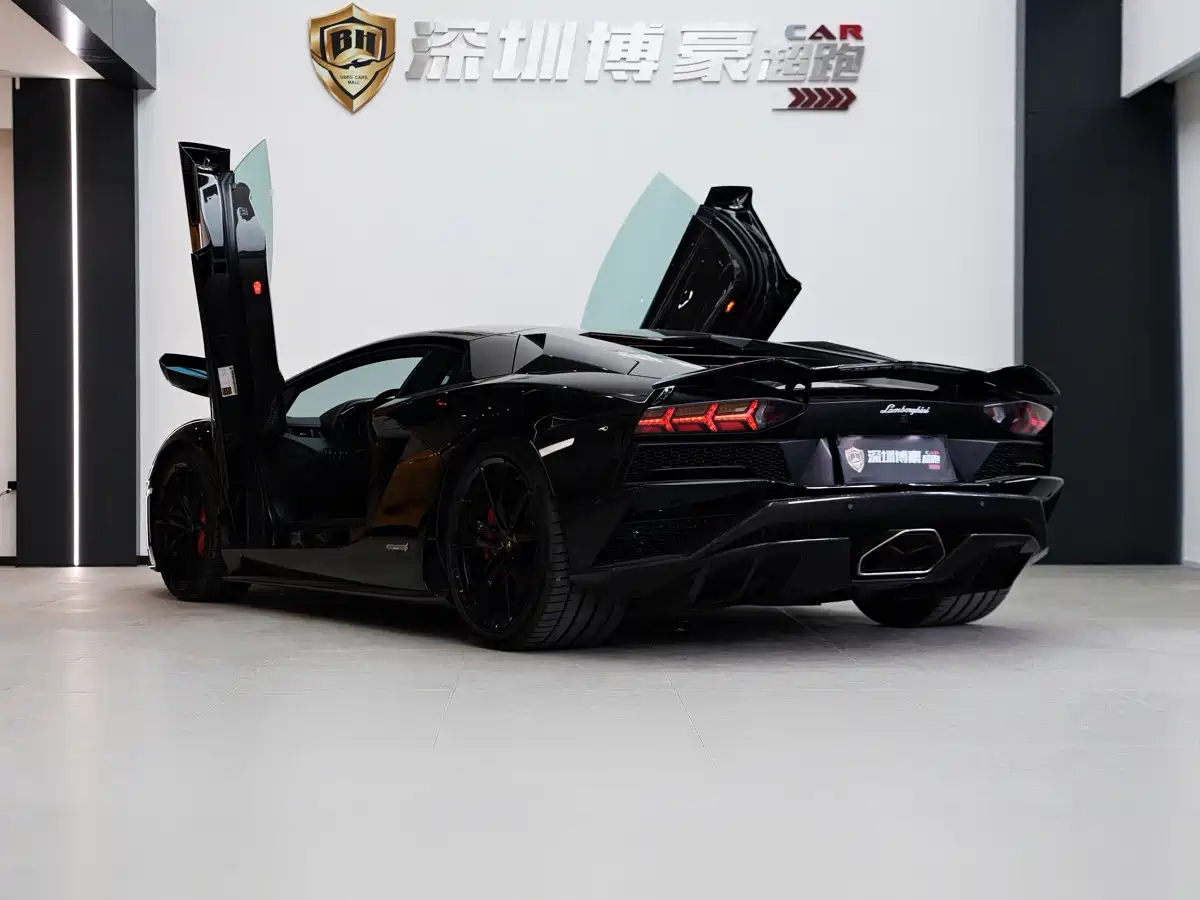 Фото 6 - Lamborghini Aventador
