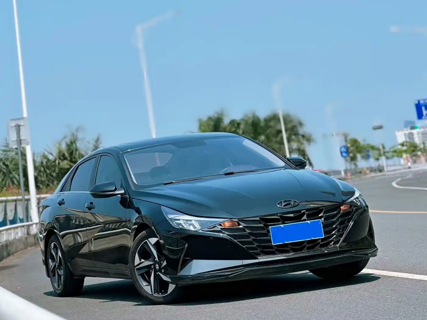 Hyundai Elantra 2021 1.5L CVT GLX Elite Edition фото 3