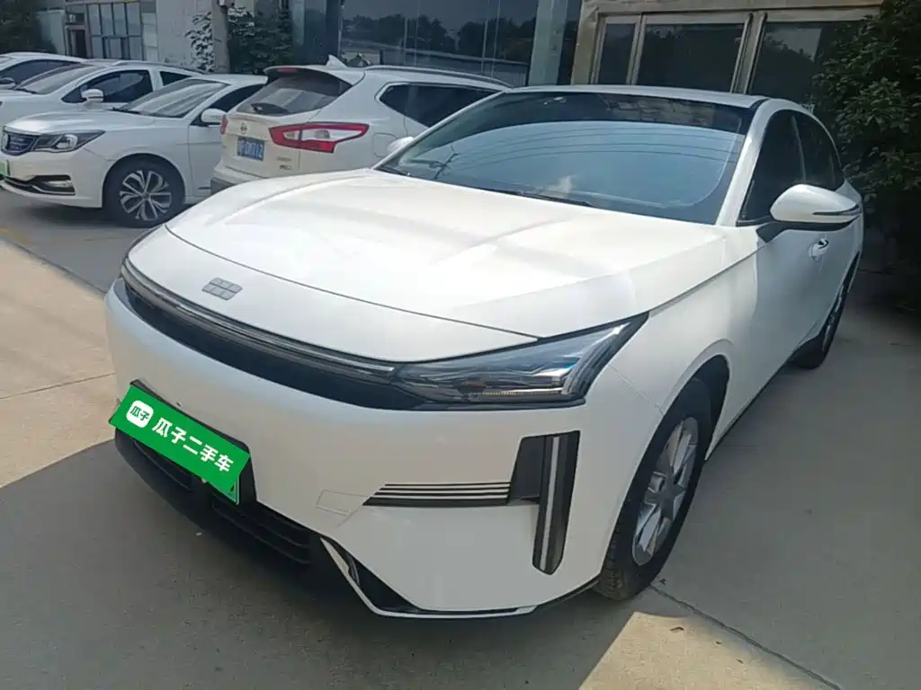 Geely Galaxy L6 2025 EM-i 60km Voyage Edition
