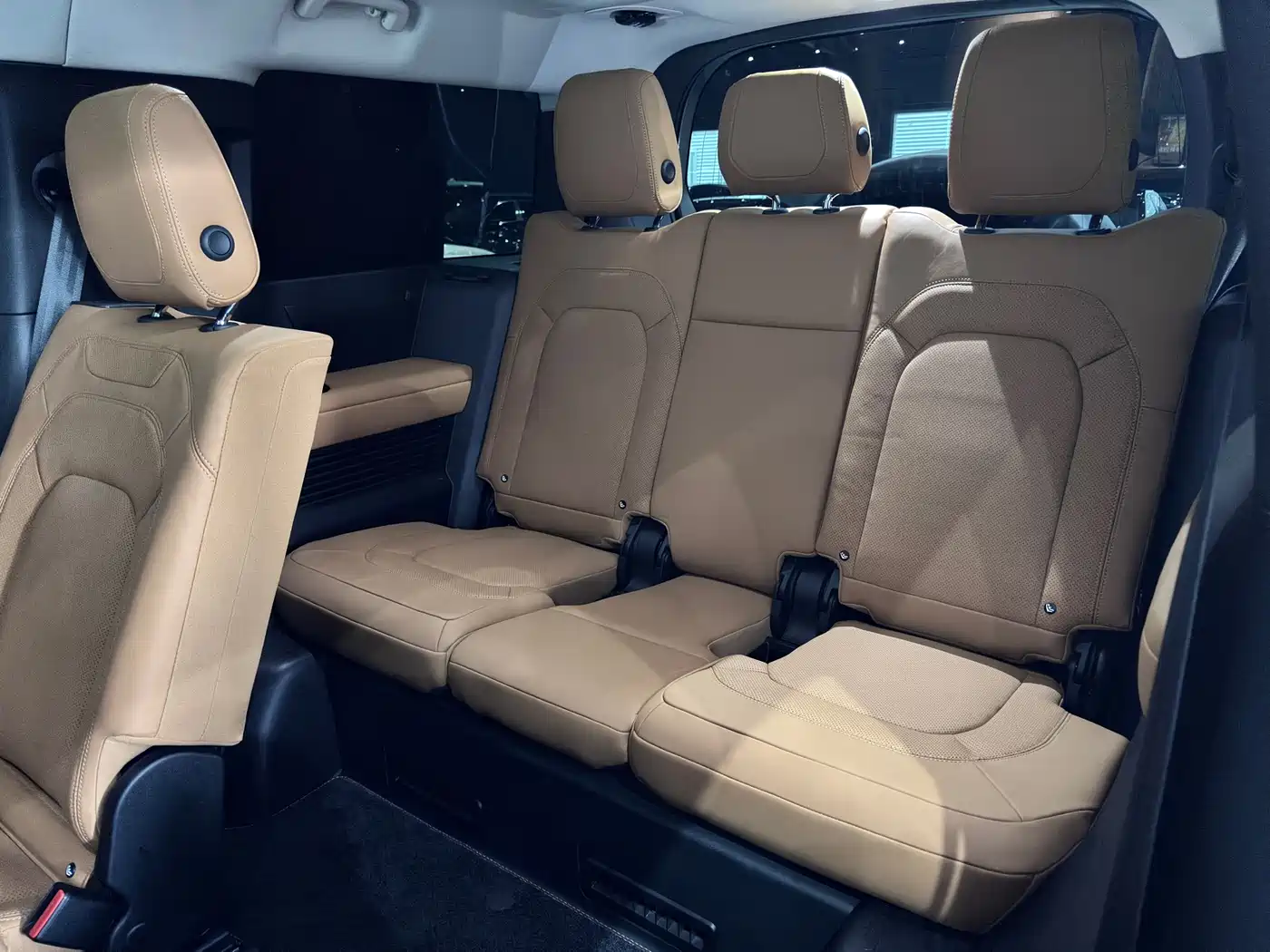 Land Rover Defender 2023 Model Year 130 3.0T P400 HSE фото 38
