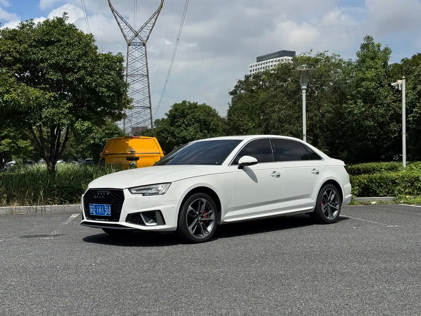Фото 1 - Audi A4L
