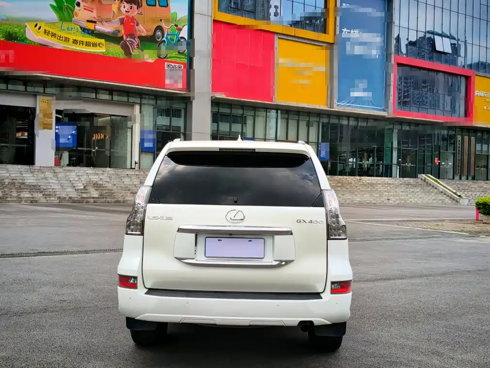 Photo 5 - Lexus GX