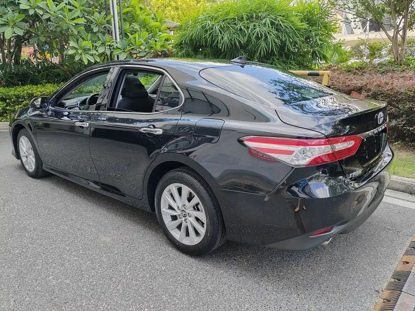 Toyota Camry 2021 2.0G Luxury Edition фото 3