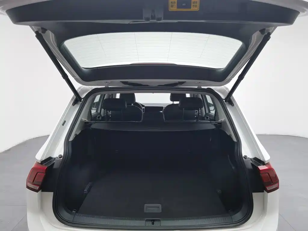 Фото 16 - Volkswagen Tiguan L
