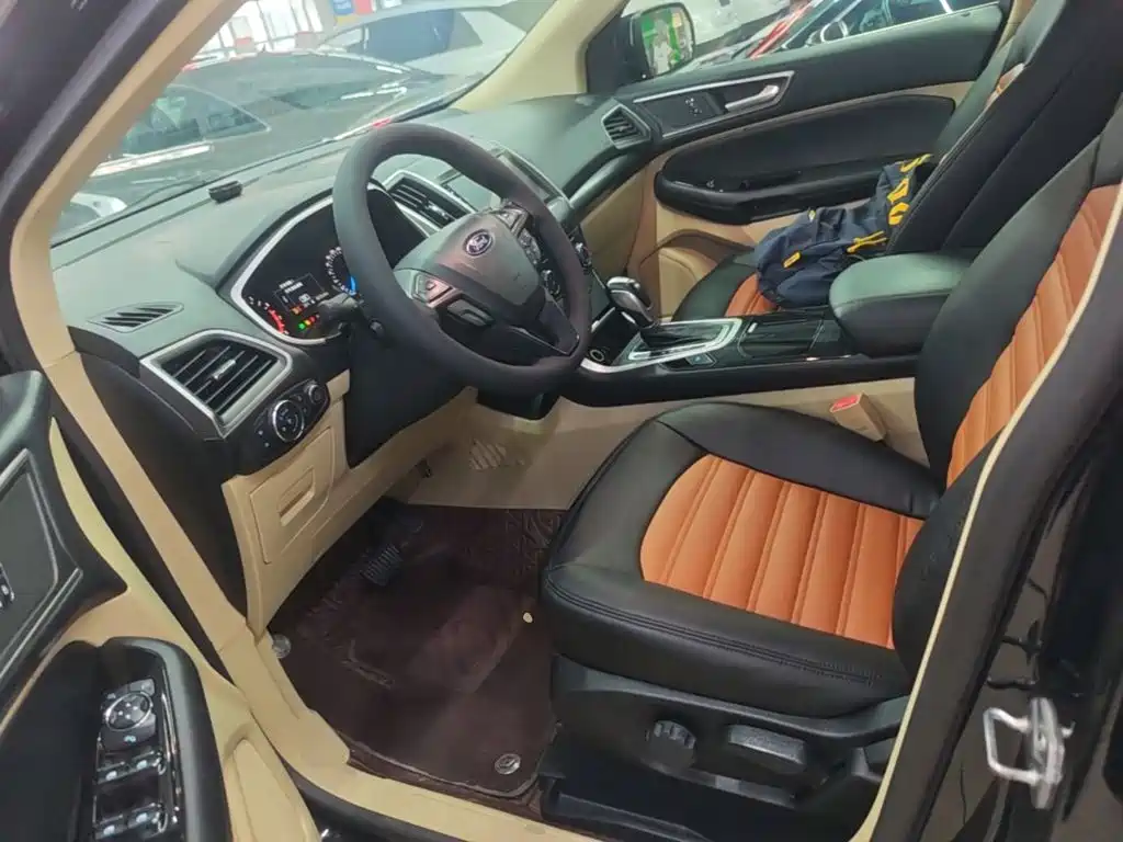 Фото 15 - Ford Edge