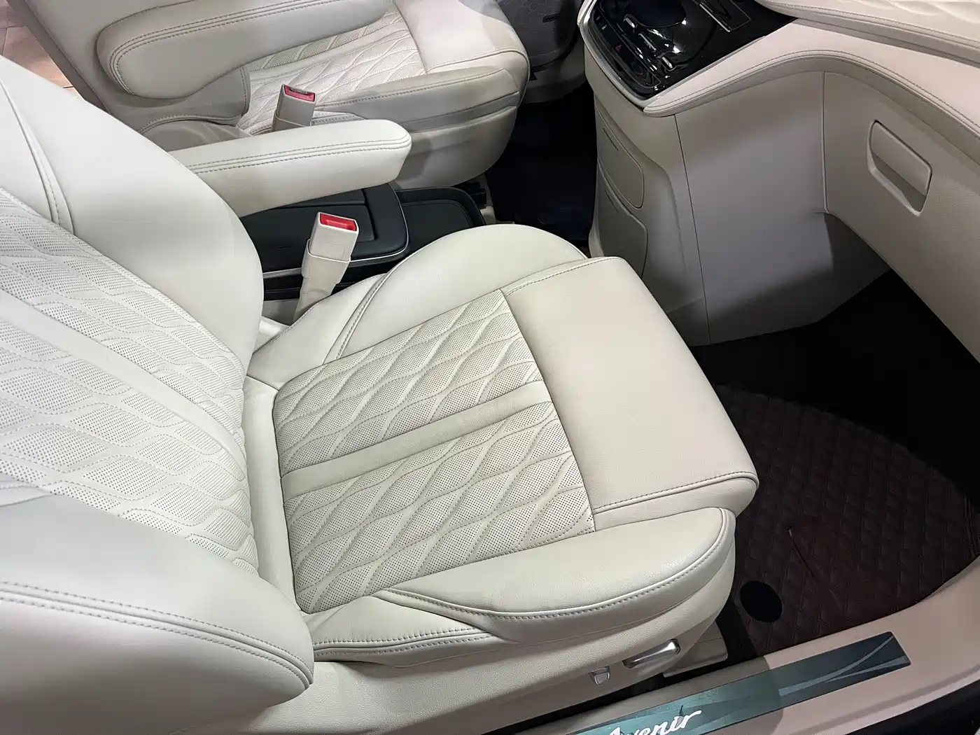 Buick GL8 2021 Avenir Aivia 7-Seater Family Edition фото 34