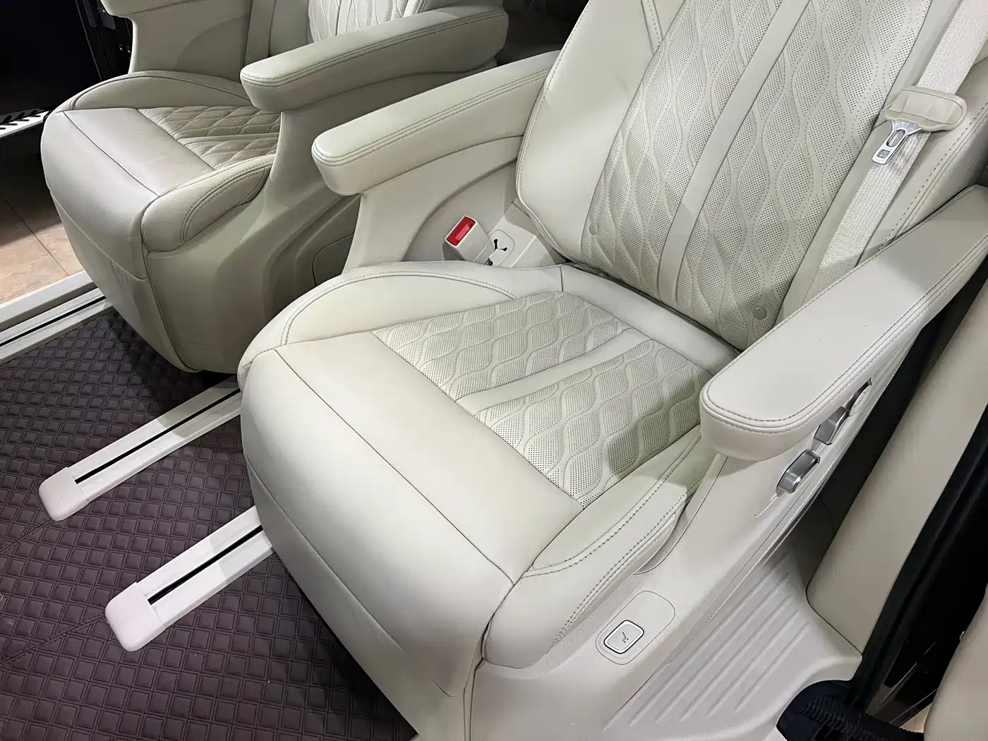 Buick GL8 2021 Avenir Aivia 7-Seater Family Edition фото 32