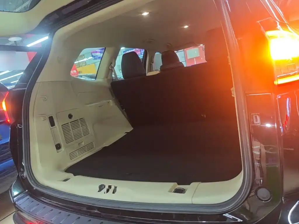Фото 19 - Ford Edge