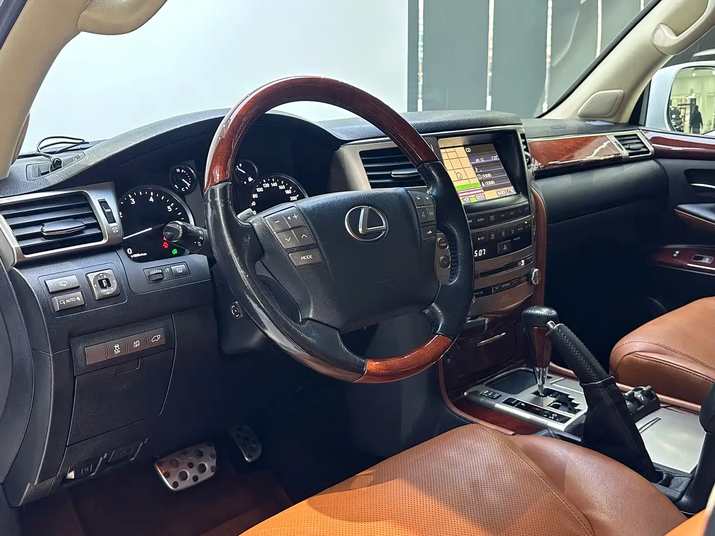 Lexus LX фото 13