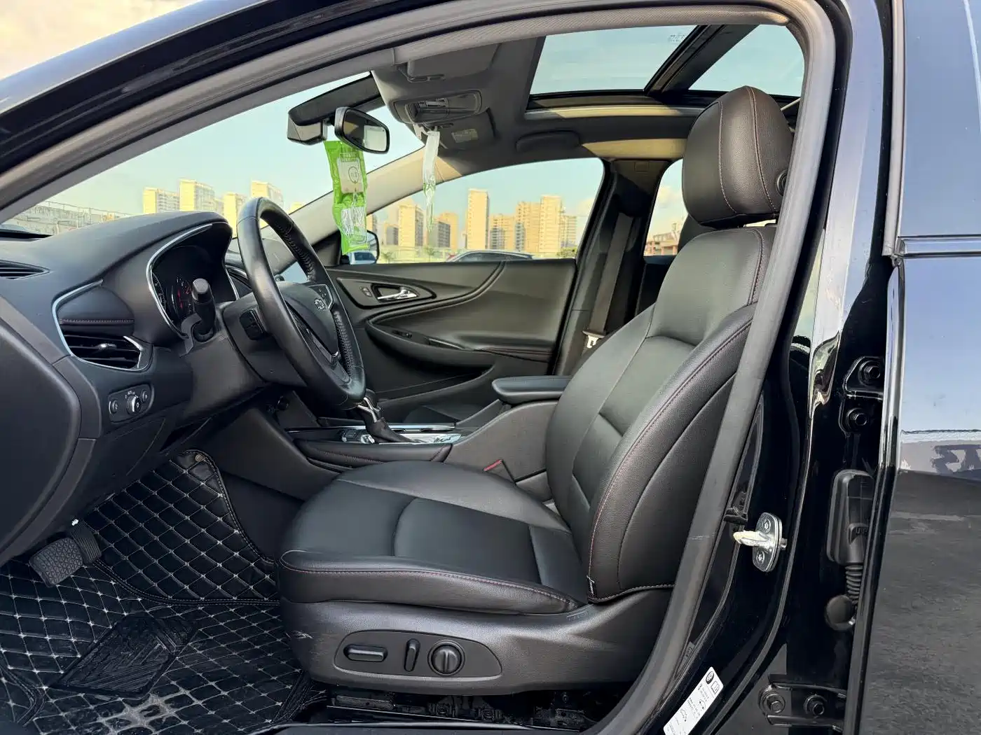 Фото 3 - Chevrolet Malibu XL