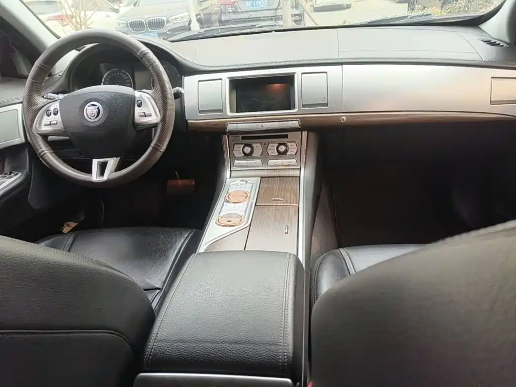 Jaguar XF 2013 2013 XF 2.0T Elegance Edition
