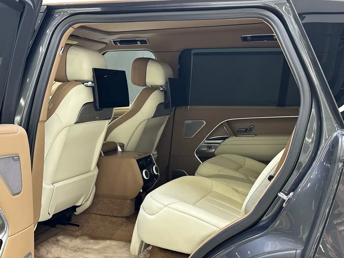 Land Rover Range Rover 2024 3.0 L6 400PS SV Honor Genesis Extended фото 18