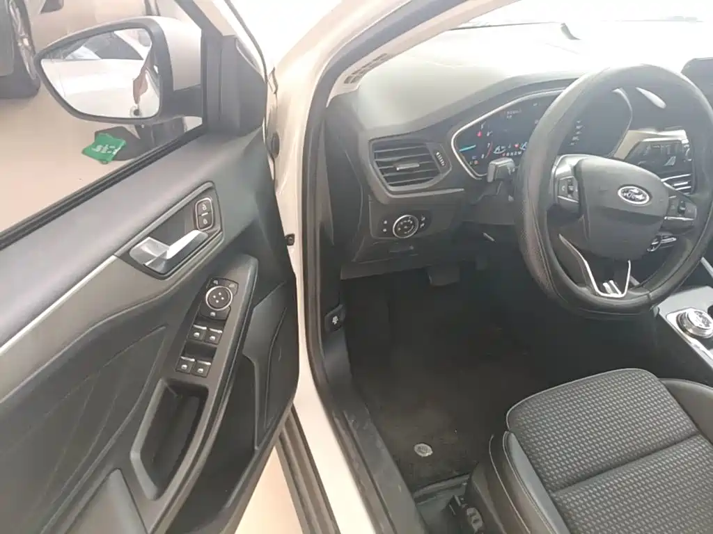 Photo 16 - Ford Focus