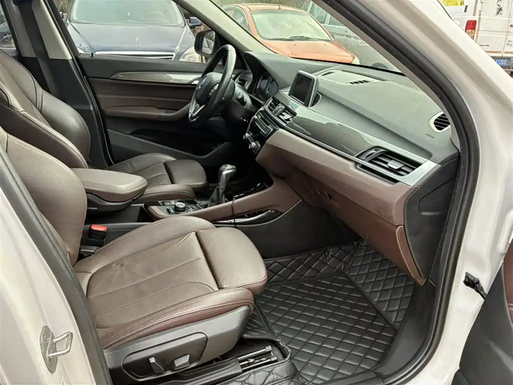 BMW X1 2019 sDrive18Li Premium Model фото 20
