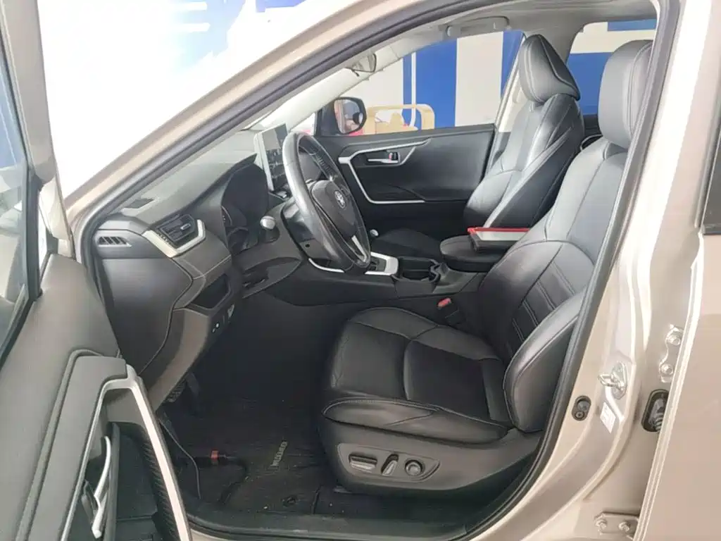 Фото 15 - Toyota Wildlander