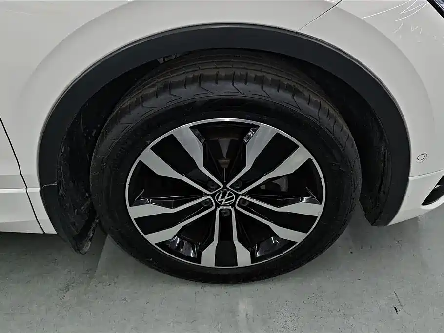 Volkswagen Tiguan L 2022 330TSI Automatic 2WD R-Line Flagship Edition фото 6