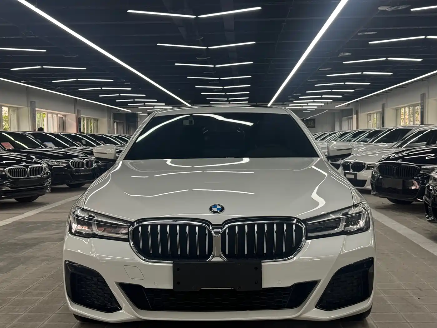 BMW 5 Series 2022 530Li Leading M Sport Package фото 2