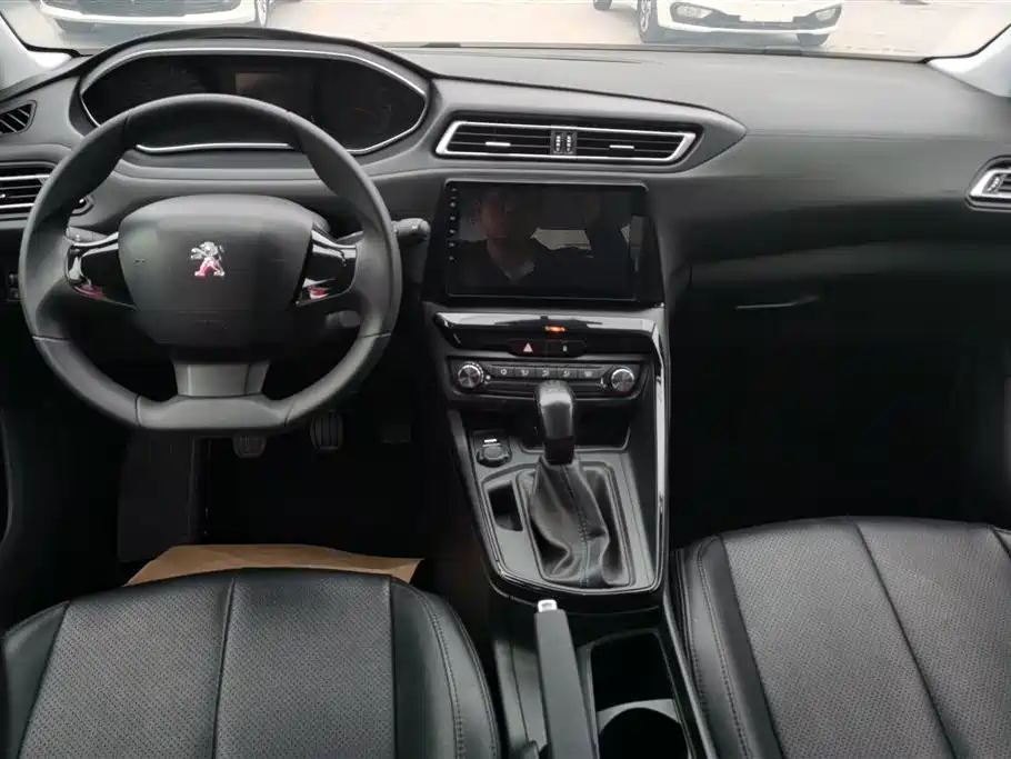 Peugeot 308 2016 1.6L Manual Fashion фото 12