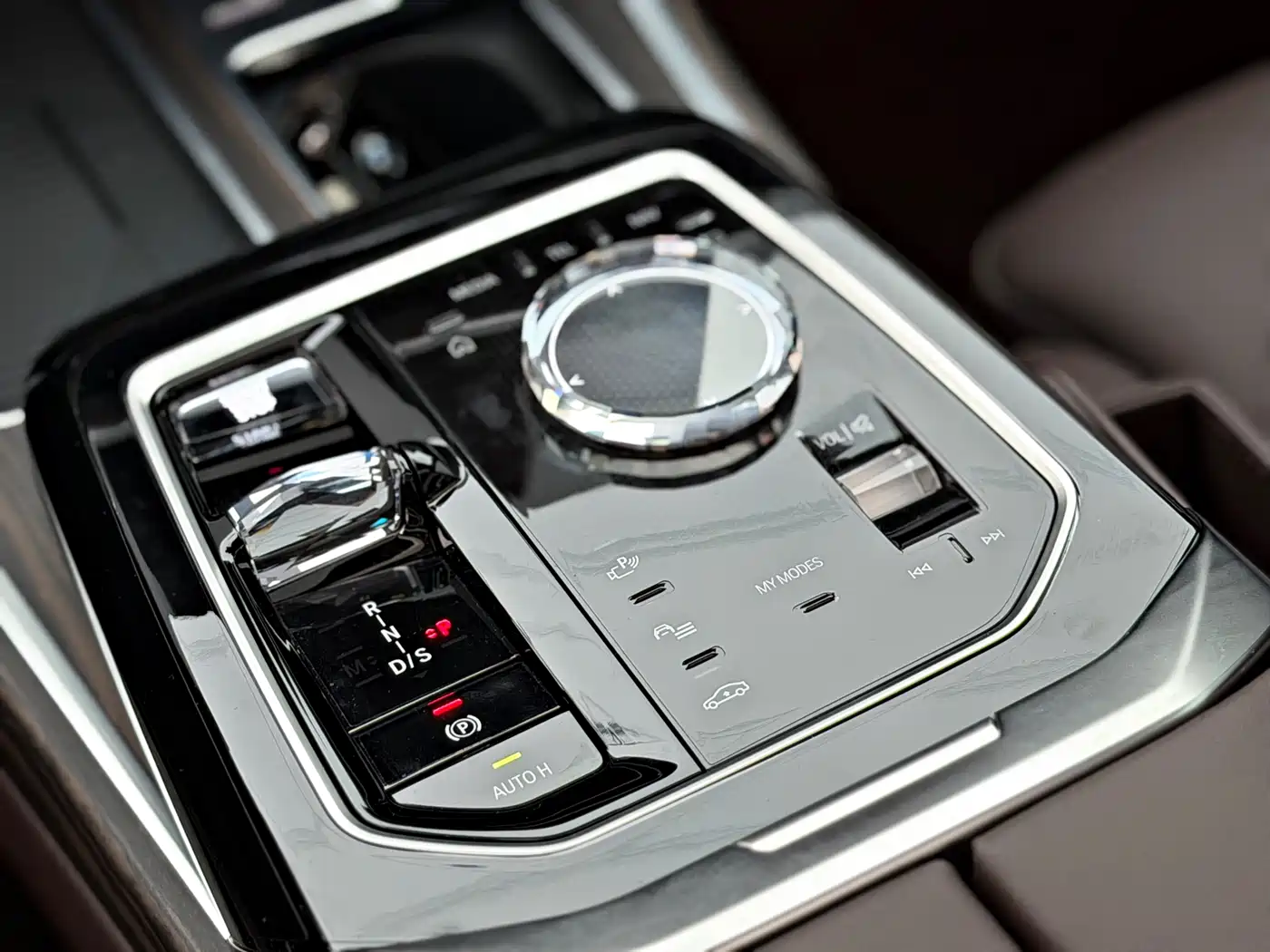 BMW 7 Series 2023 Model 740Li Leading M Sport Package фото 10