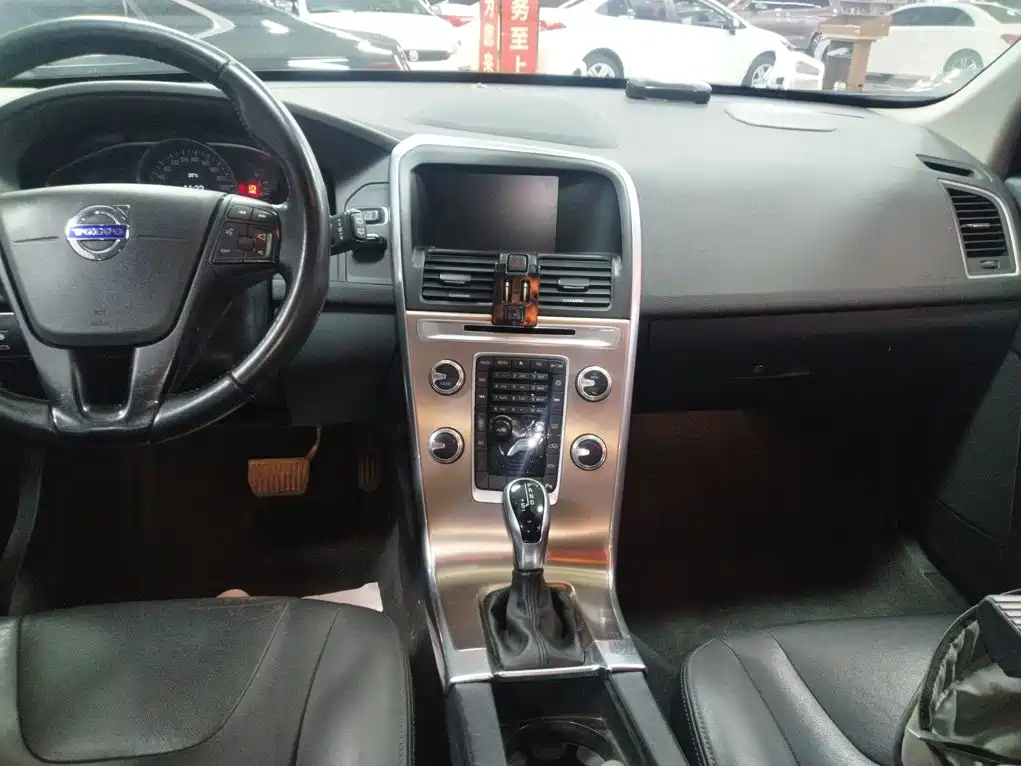 Фото 9 - Volvo XC60