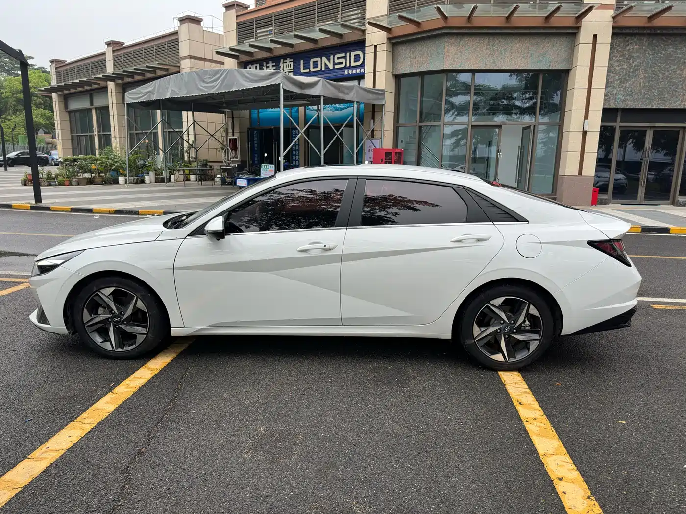 Hyundai Elantra 2023 1.5L CVT GLX Elite Edition фото 4