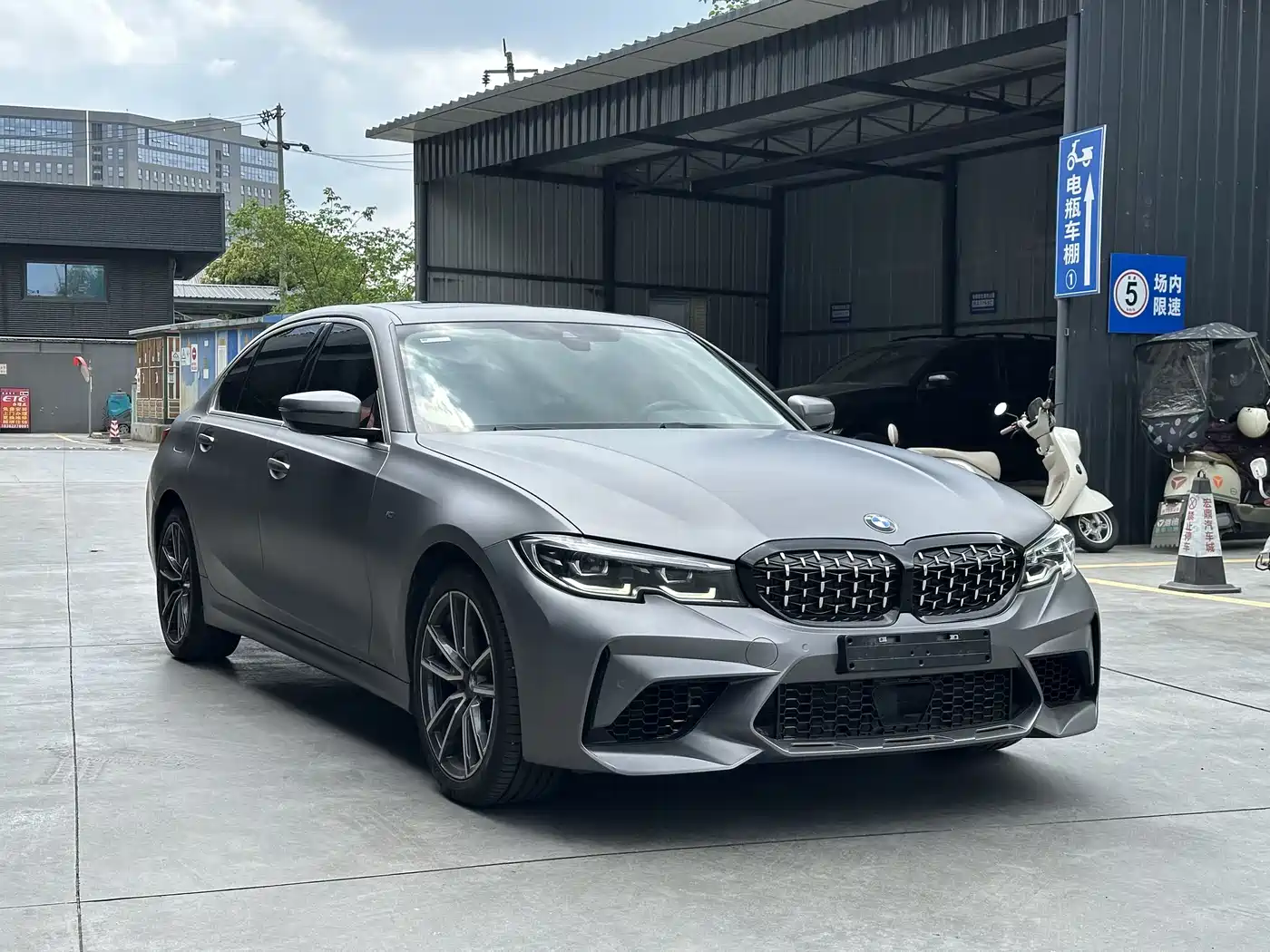 BMW 3 Series 2021 325Li M Sport Package фото 3