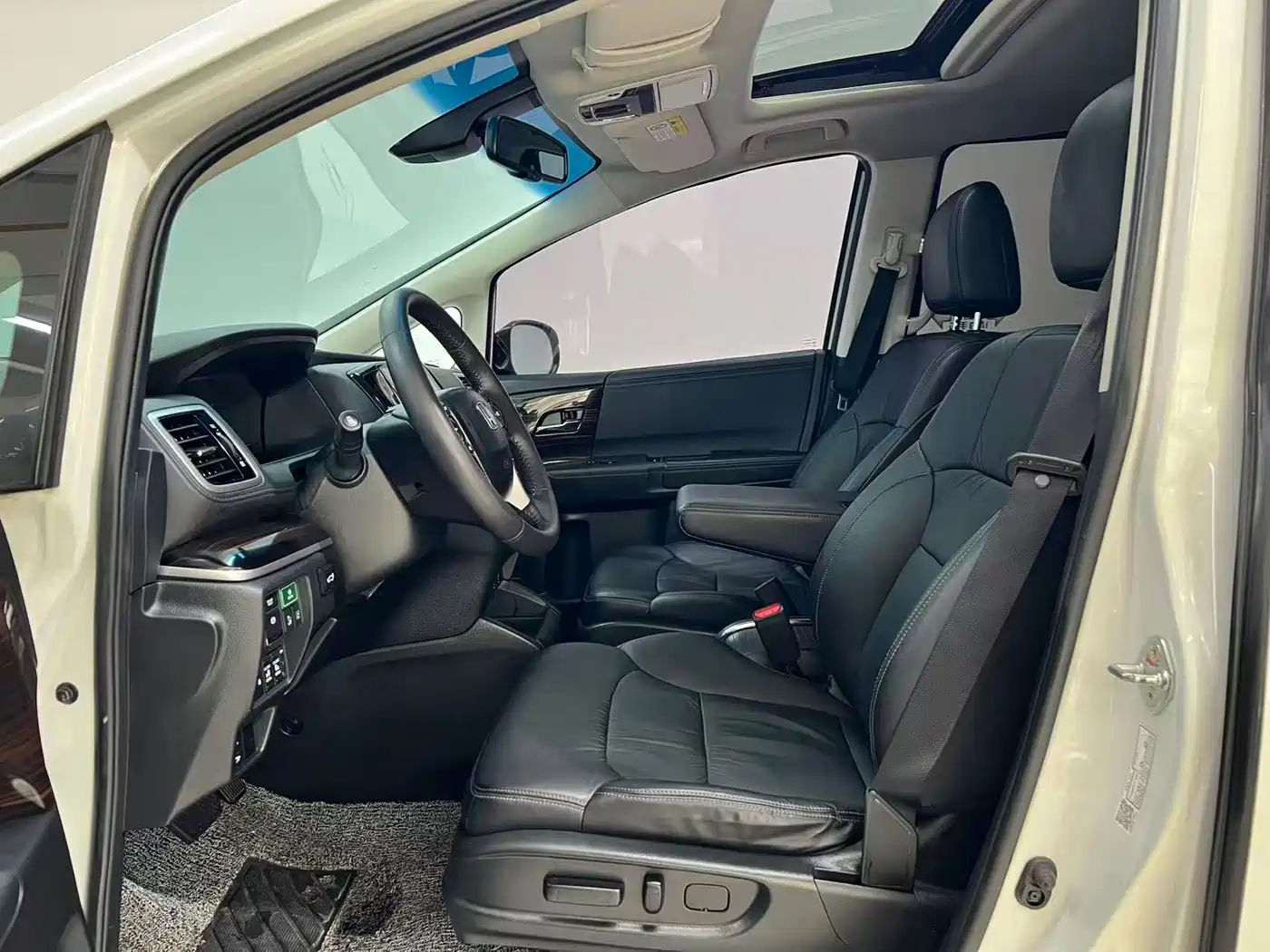 Фото 3 - Honda Odyssey