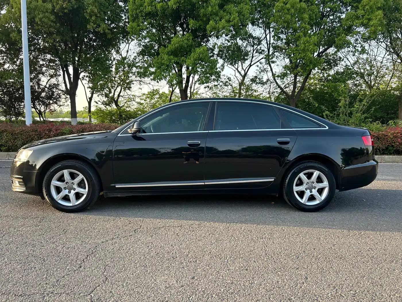 Audi A6L 2009 2.0 TFSI Automatic Standard фото 3