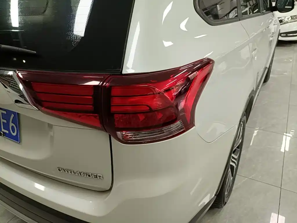 Mitsubishi Outlander 2017 2018 2.0L 2WD Glory Edition 5-seater
