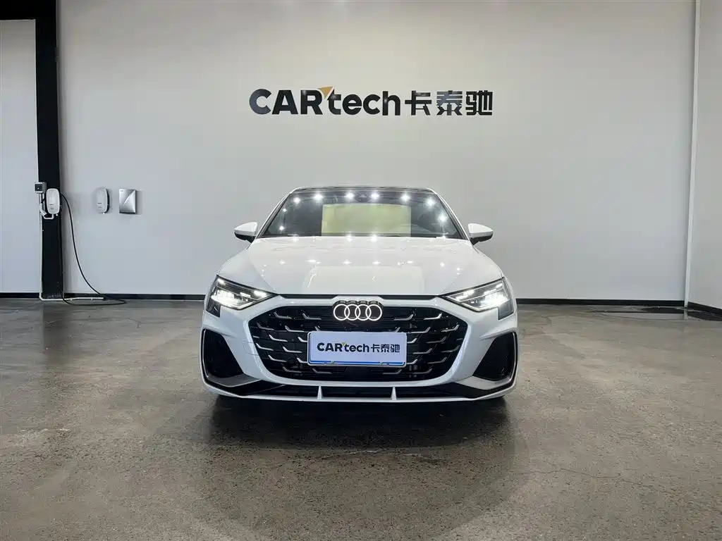 Audi A3 2025 Sportback 35TFSI Flying Premium фото 3