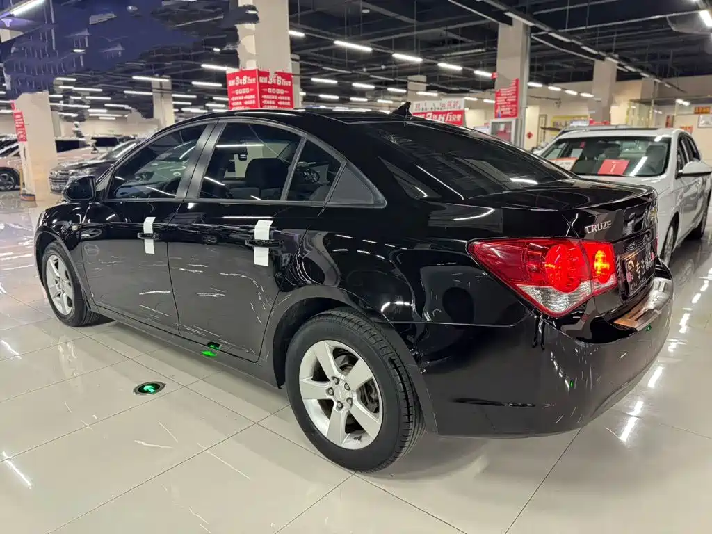 Фото 7 - Chevrolet Cruze